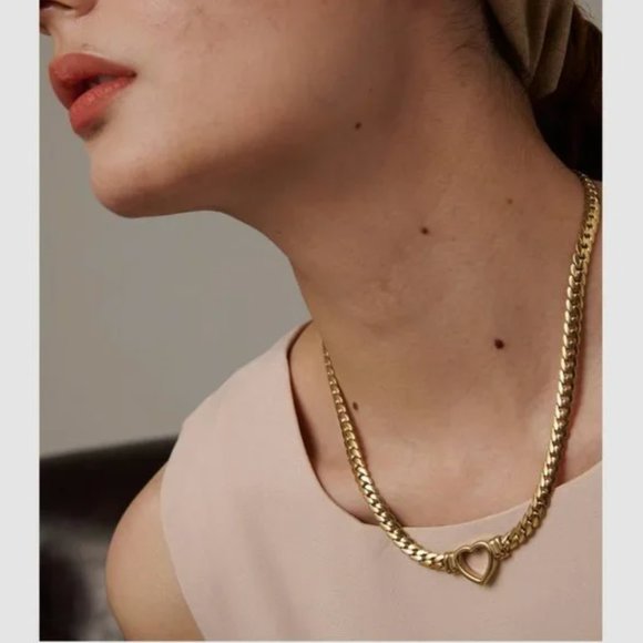 NEW 18K Gold Plated Chain Heart Necklace - Picture 2 of 4